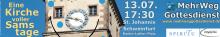 Der Turm der St. Johanniskirche hat ein lächendes Gesicht, die Kirchturmuhr ist die Nase. Text: MehrWegGottesdienst - eine Kirche voller Samstage, 13.7. 17:30 St. Johannis Schweinfurt, Martin-Luther-Platz. Bus Markt, Kornmarkt, Roßmarkt. Zug: Schweinfurt-Mitte. Veranstalter: Ev. Citykirche Schweinfurt. Logo der Band Spiritu.